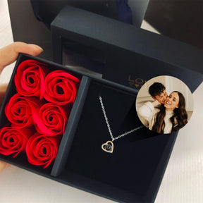 Colar Momentos Eternos - Foto Personalizável + Caixa Com Rosas - Use Ararazu